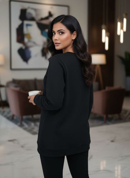 Women’s Minimal Black Sweatshirt – Cozy Modern Style”